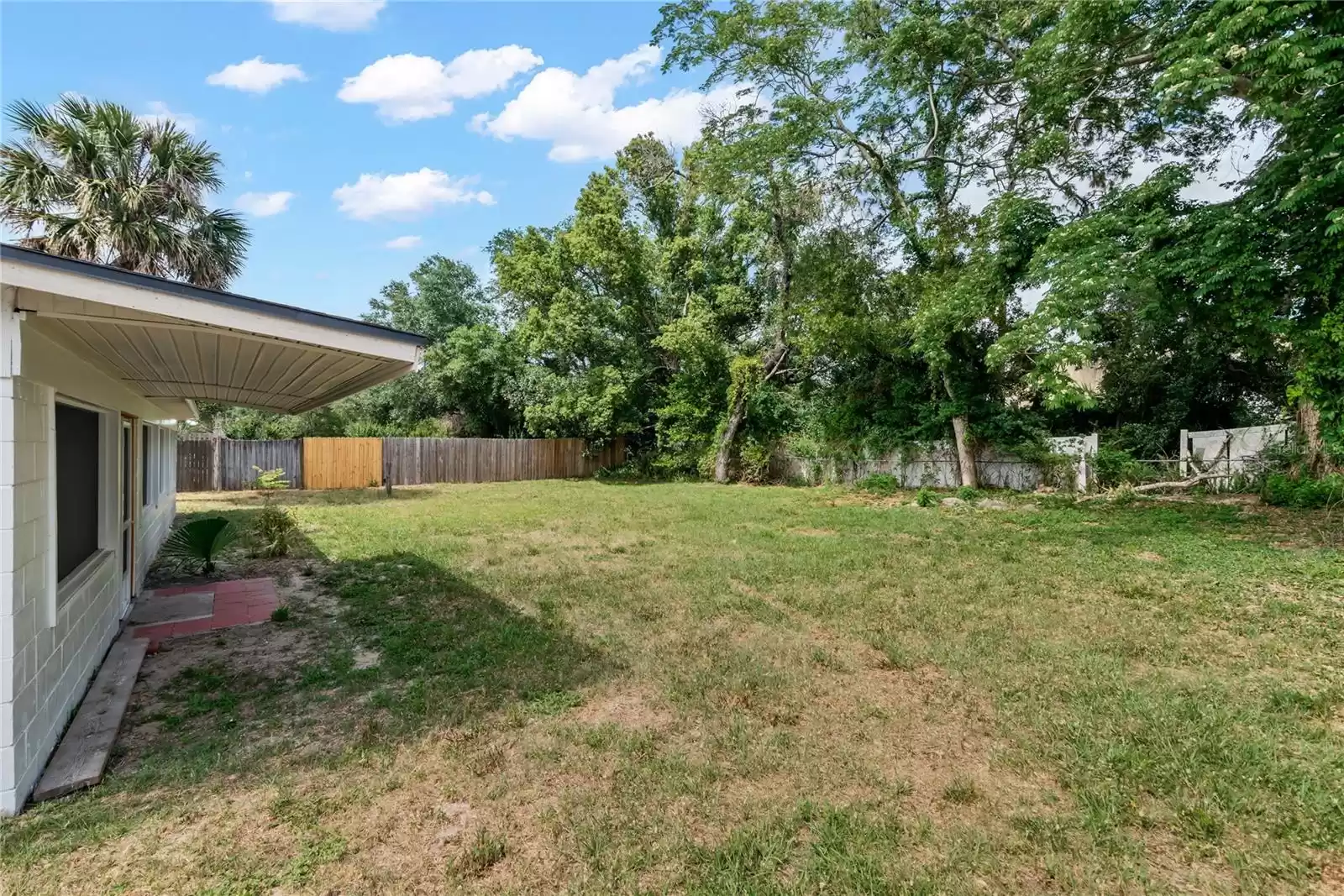 1384 HAYWARD AVENUE, DELTONA, Florida 32738, 4 Bedrooms Bedrooms, ,2 BathroomsBathrooms,Residential,For Sale,HAYWARD,MFRO6250592