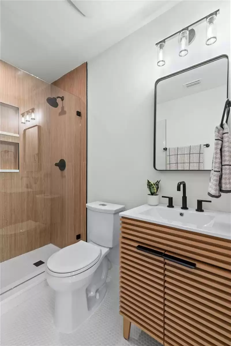 NEW MODERN BATHROOM