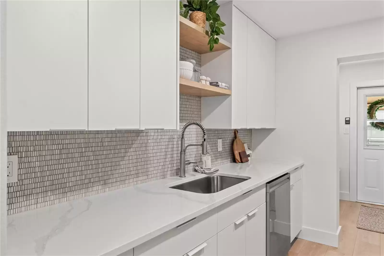 OPEN SHELVING GIVES THIS KITCHEN A MODERN LOOK