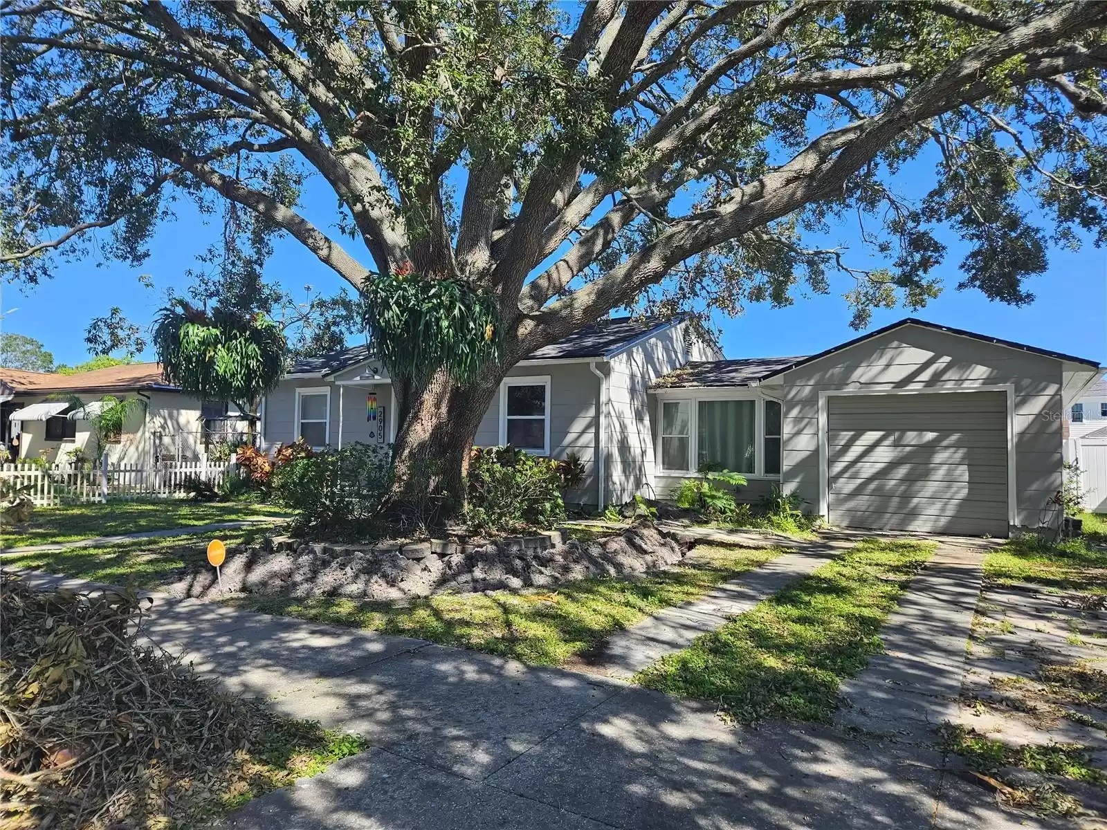 2905 13TH STREET, SAINT PETERSBURG, Florida 33704, 2 Bedrooms Bedrooms, ,1 BathroomBathrooms,Residential,For Sale,13TH,MFRTB8312429