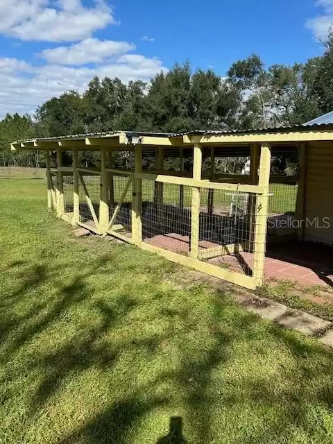 4 dog pens