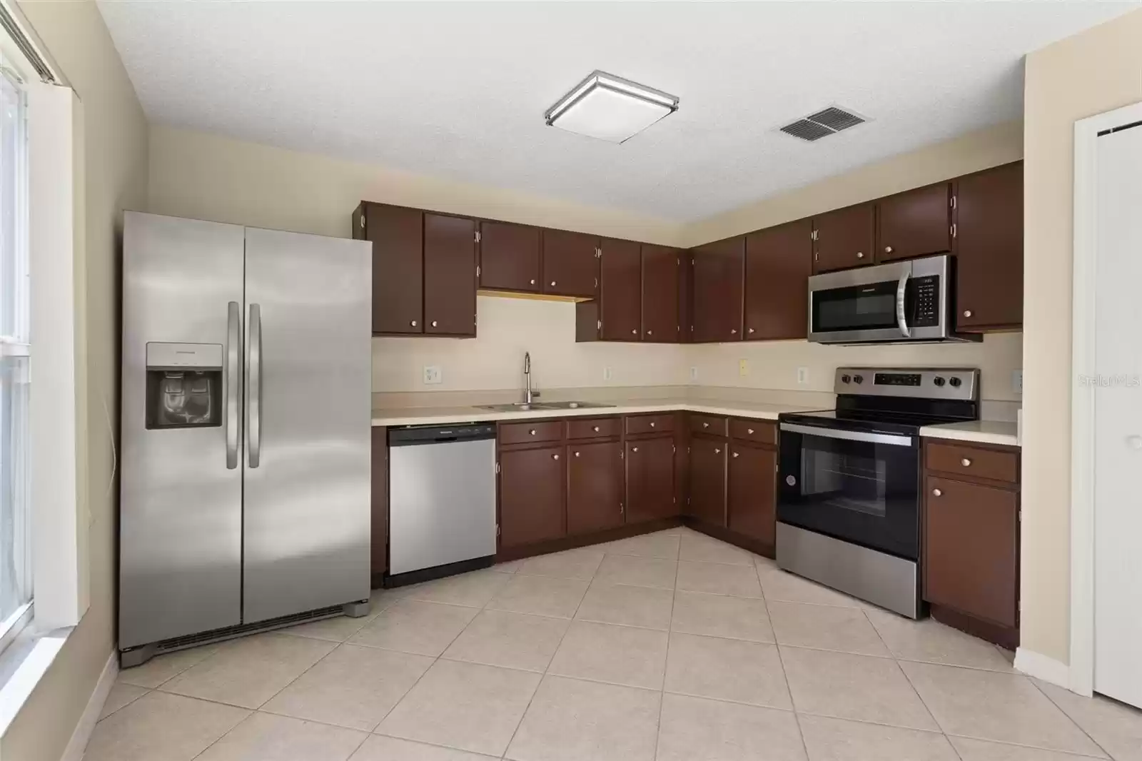 2224 MALLARD CREEK CIRCLE, KISSIMMEE, Florida 34743, 4 Bedrooms Bedrooms, ,2 BathroomsBathrooms,Residential Lease,For Rent,MALLARD CREEK,0,MFRS5114254