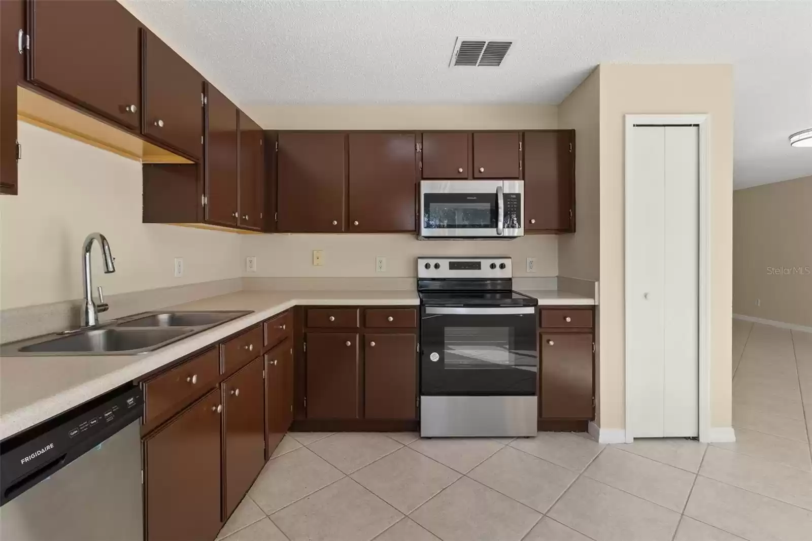 2224 MALLARD CREEK CIRCLE, KISSIMMEE, Florida 34743, 4 Bedrooms Bedrooms, ,2 BathroomsBathrooms,Residential Lease,For Rent,MALLARD CREEK,0,MFRS5114254