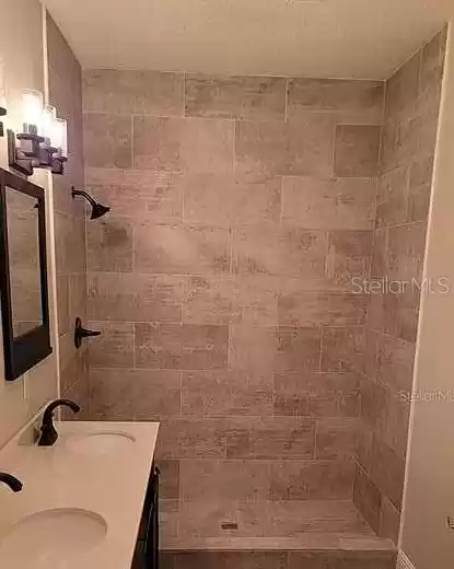 Tile walk-in Shower