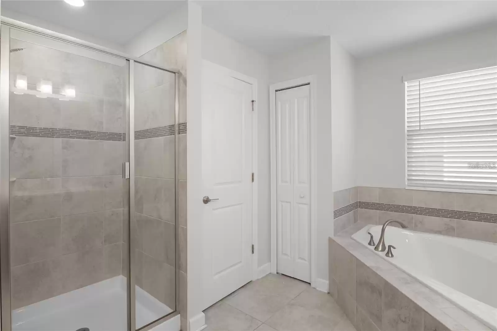 9124 CUT SHOT DRIVE, WINTER GARDEN, Florida 34787, 5 Bedrooms Bedrooms, ,3 BathroomsBathrooms,Residential Lease,For Rent,CUT SHOT,MFRO6249340