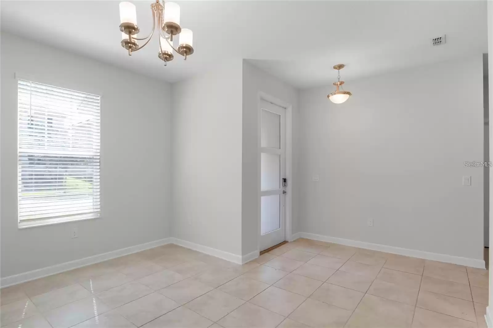 9124 CUT SHOT DRIVE, WINTER GARDEN, Florida 34787, 5 Bedrooms Bedrooms, ,3 BathroomsBathrooms,Residential Lease,For Rent,CUT SHOT,MFRO6249340