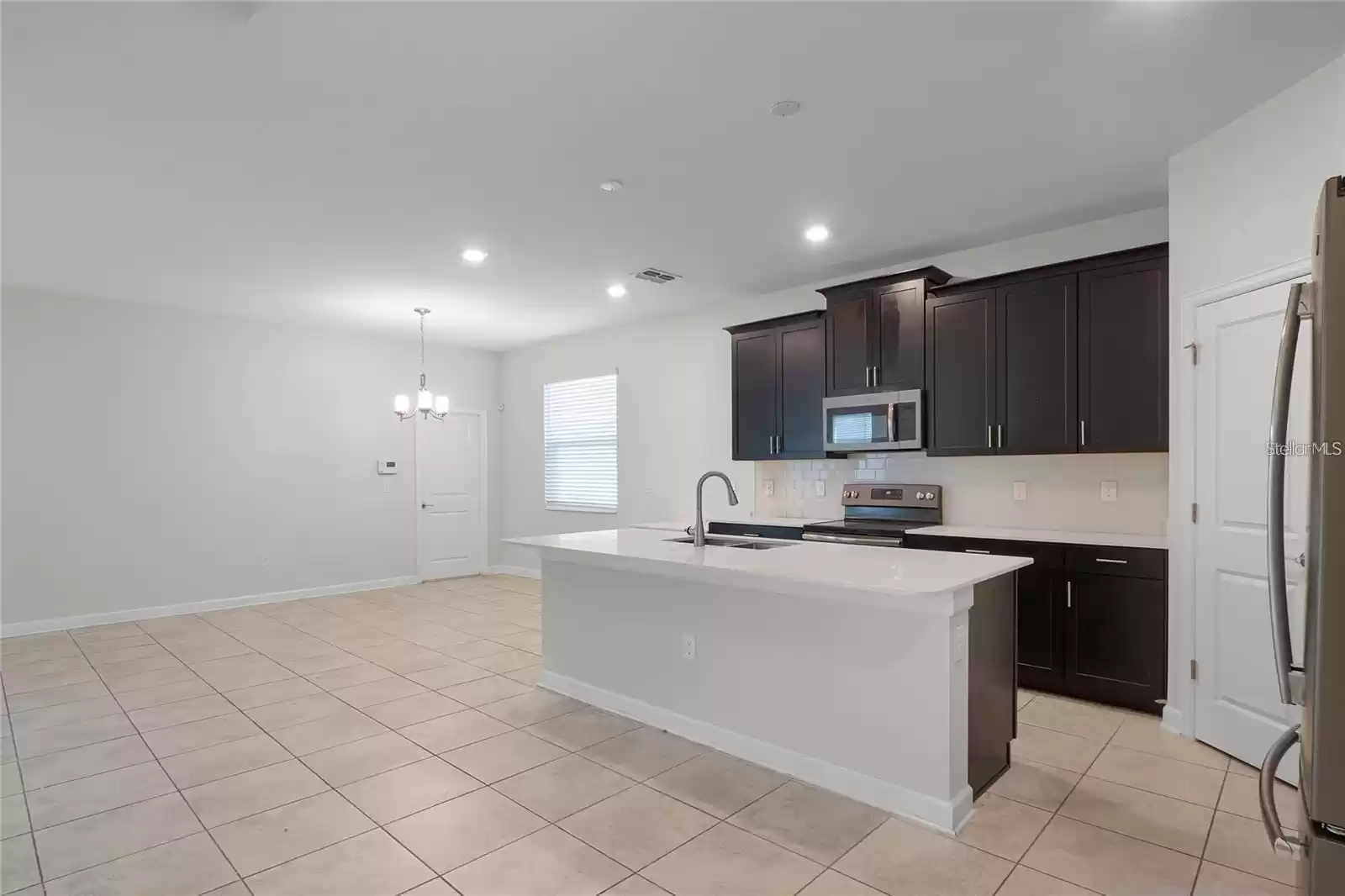 9124 CUT SHOT DRIVE, WINTER GARDEN, Florida 34787, 5 Bedrooms Bedrooms, ,3 BathroomsBathrooms,Residential Lease,For Rent,CUT SHOT,MFRO6249340