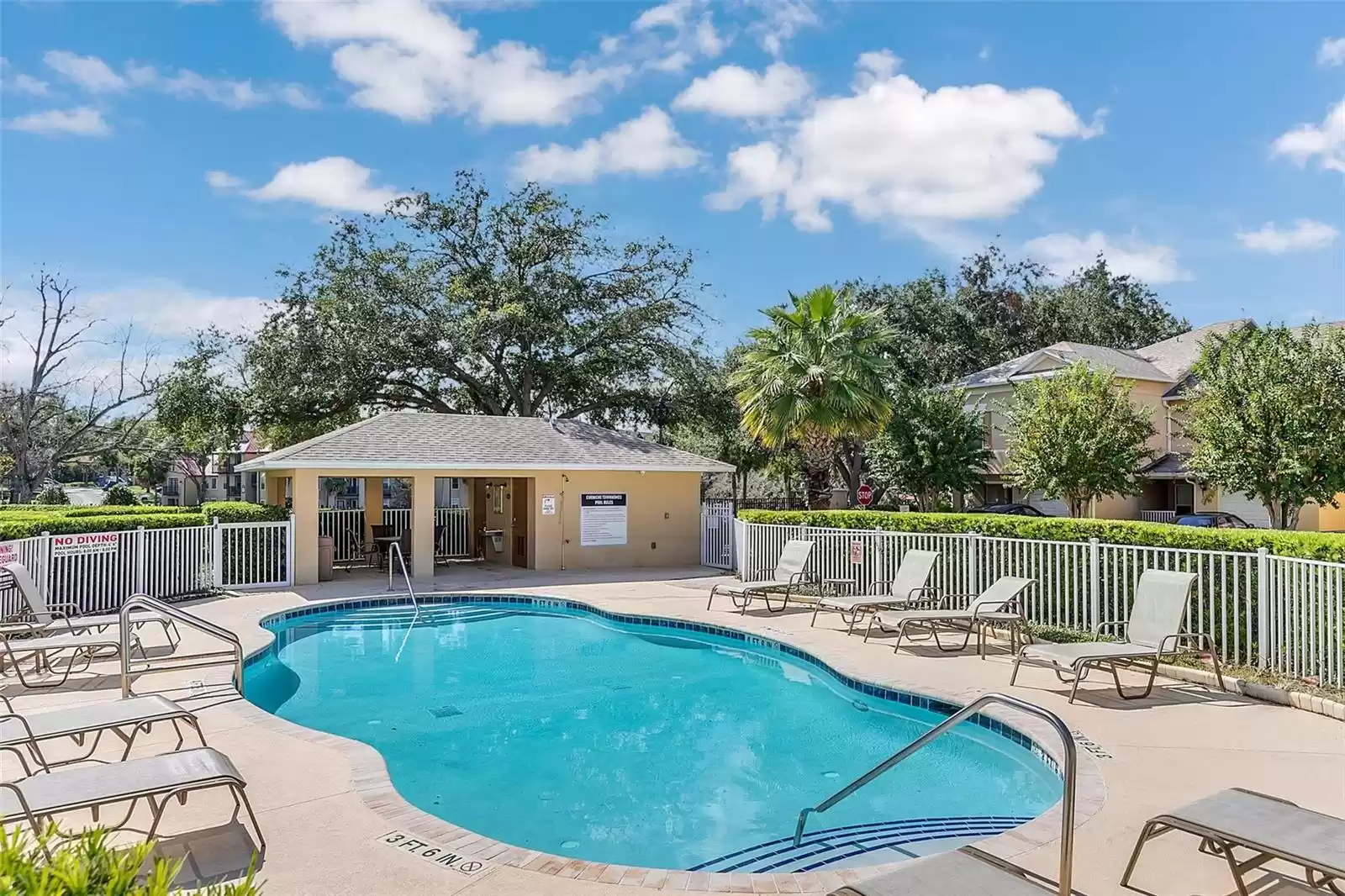 221 STERLING SPRINGS LANE, ALTAMONTE SPRINGS, Florida 32714, 2 Bedrooms Bedrooms, ,2 BathroomsBathrooms,Residential,For Sale,STERLING SPRINGS,MFRO6246250