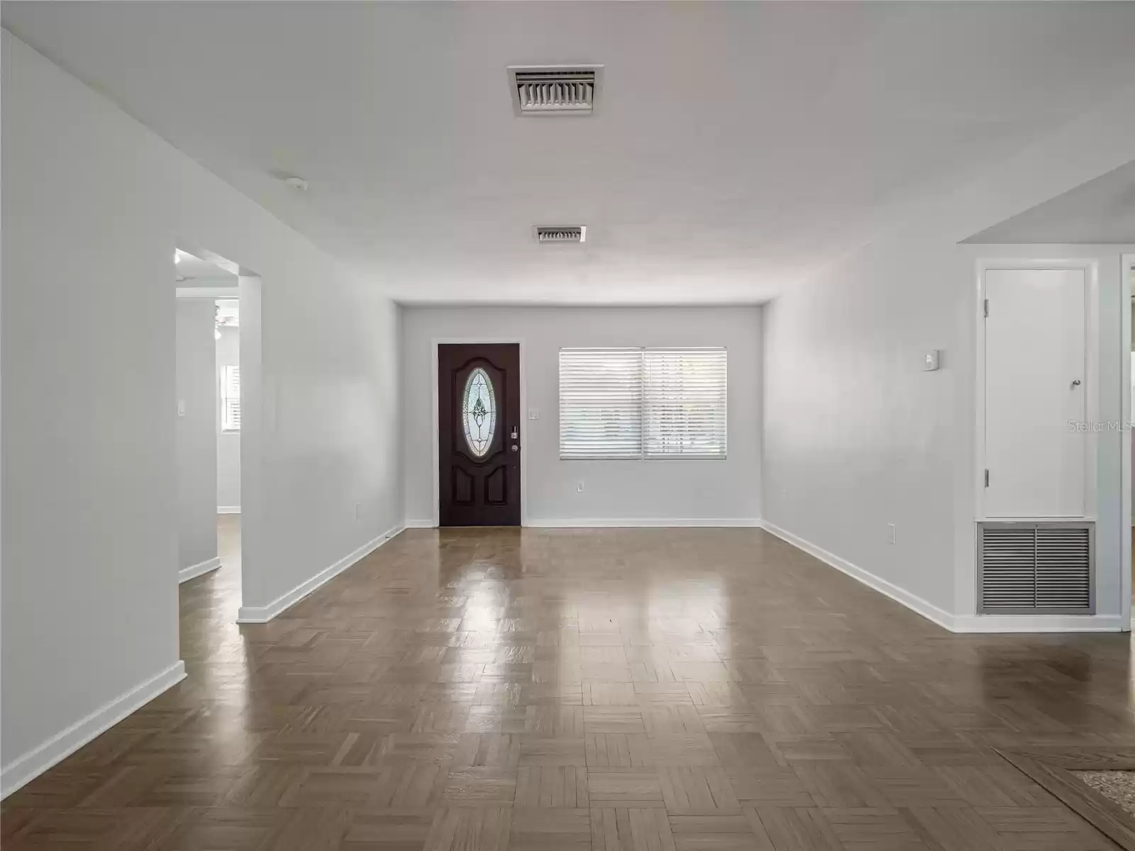 LIVING ROOM /DINING ROOM