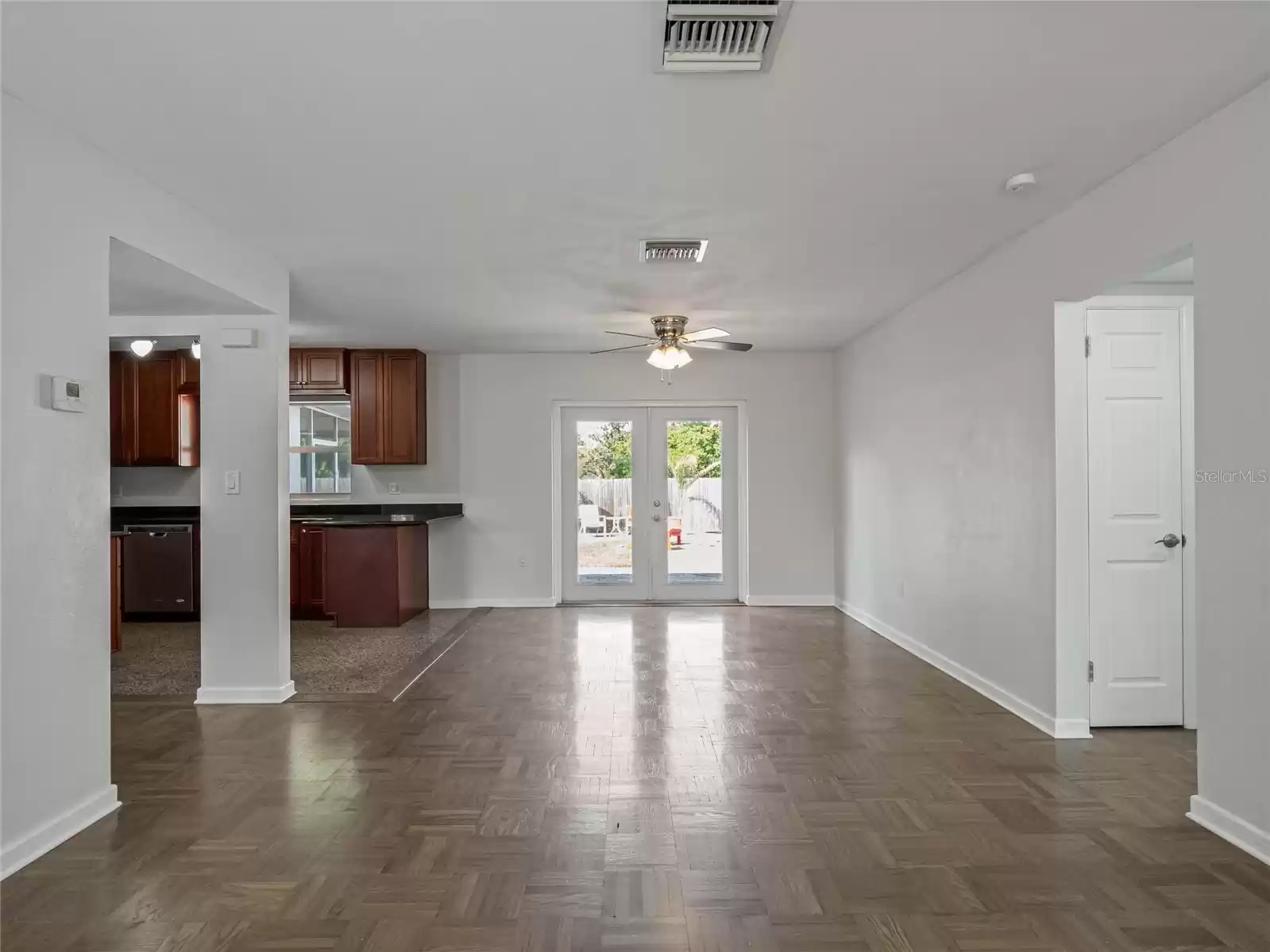 LIVING ROOM /DINING ROOM