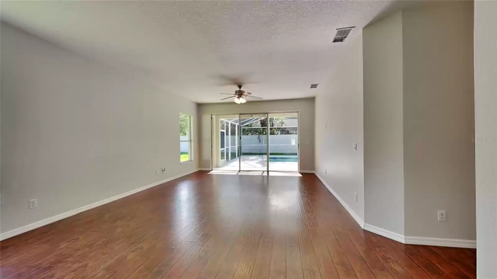 725 SUNBURST COVE LANE, WINTER GARDEN, Florida 34787, 3 Bedrooms Bedrooms, ,2 BathroomsBathrooms,Residential,For Sale,SUNBURST COVE,MFRTB8312564