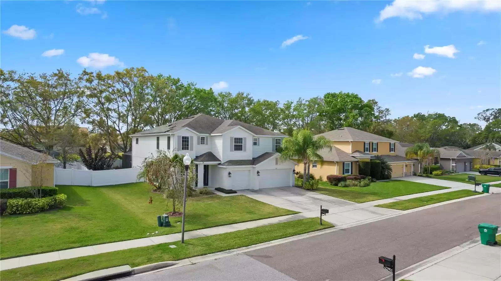 701 LAKE COVE POINTE CIRCLE, WINTER GARDEN, Florida 34787, 5 Bedrooms Bedrooms, ,4 BathroomsBathrooms,Residential,For Sale,LAKE COVE POINTE,MFRO6252695