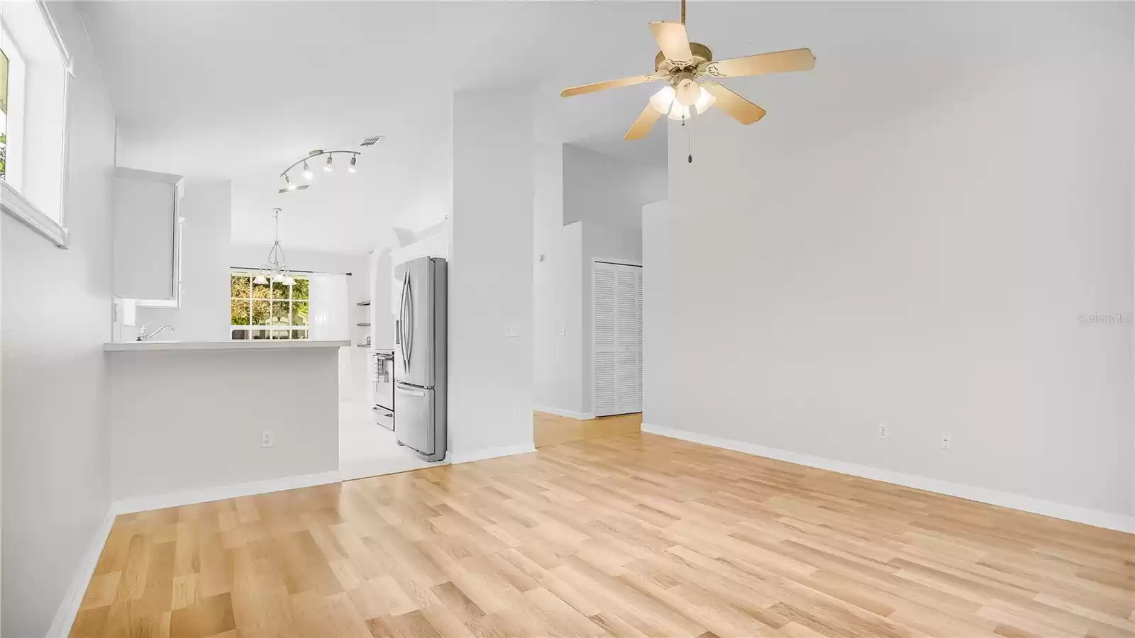 GREAT ROOM SHOWING BREAKFAST BAR