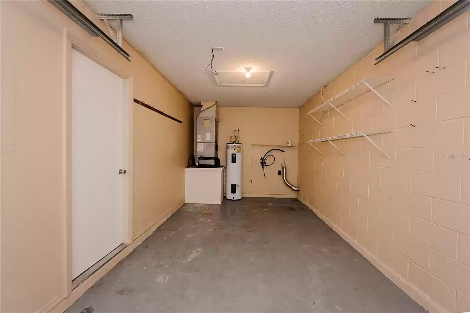 Garage w/Washer + Dryer Hook up