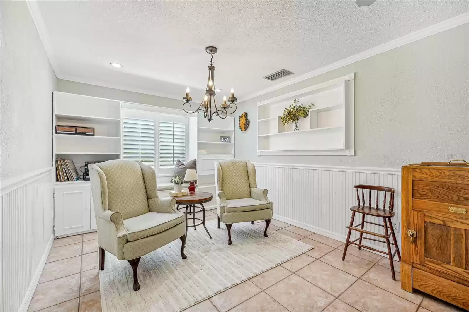 Kitchen nook with built in storage & a reading bench