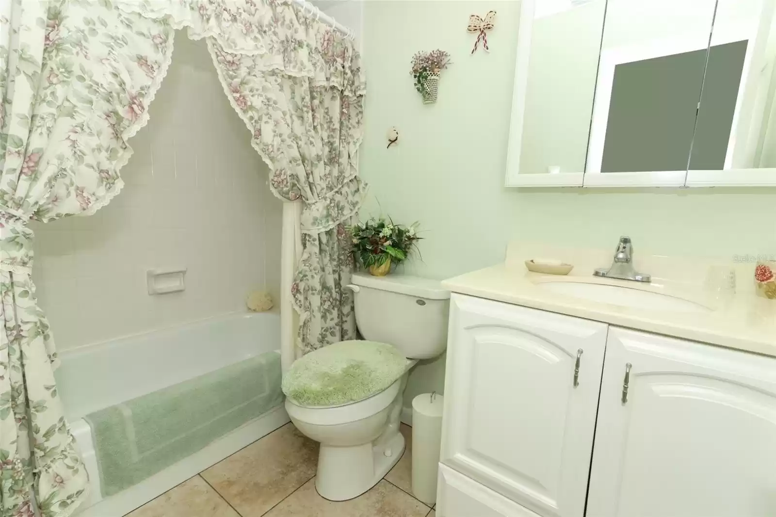 280 WINDMEADOWS STREET, ALTAMONTE SPRINGS, Florida 32701, 2 Bedrooms Bedrooms, ,2 BathroomsBathrooms,Residential,For Sale,WINDMEADOWS,MFRO6253778