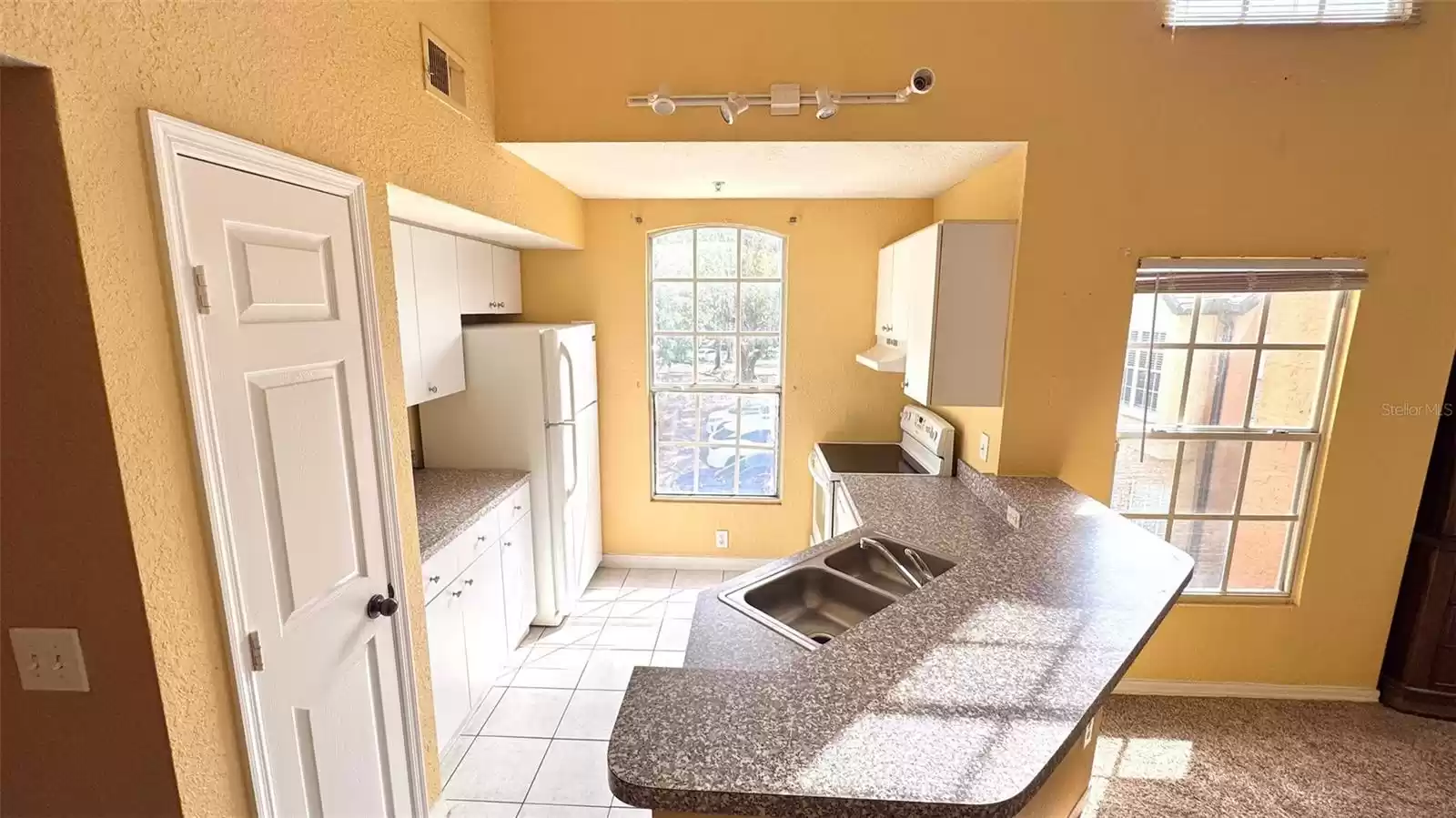 6412 RALEIGH STREET, ORLANDO, Florida 32835, 1 Bedroom Bedrooms, ,1 BathroomBathrooms,Residential Lease,For Rent,RALEIGH,MFRO6254137