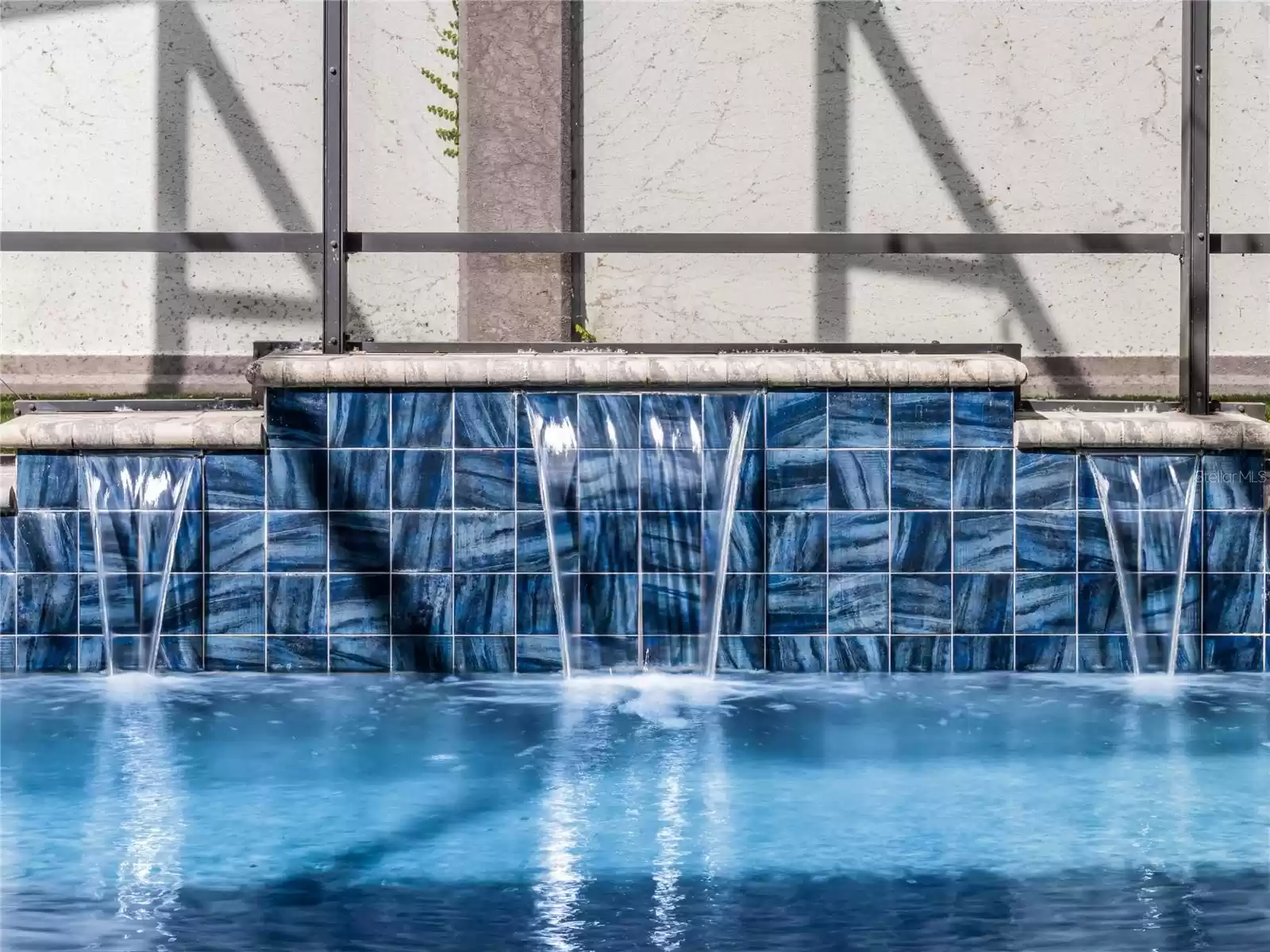 Pool Features Fountains & Color Changing Lights