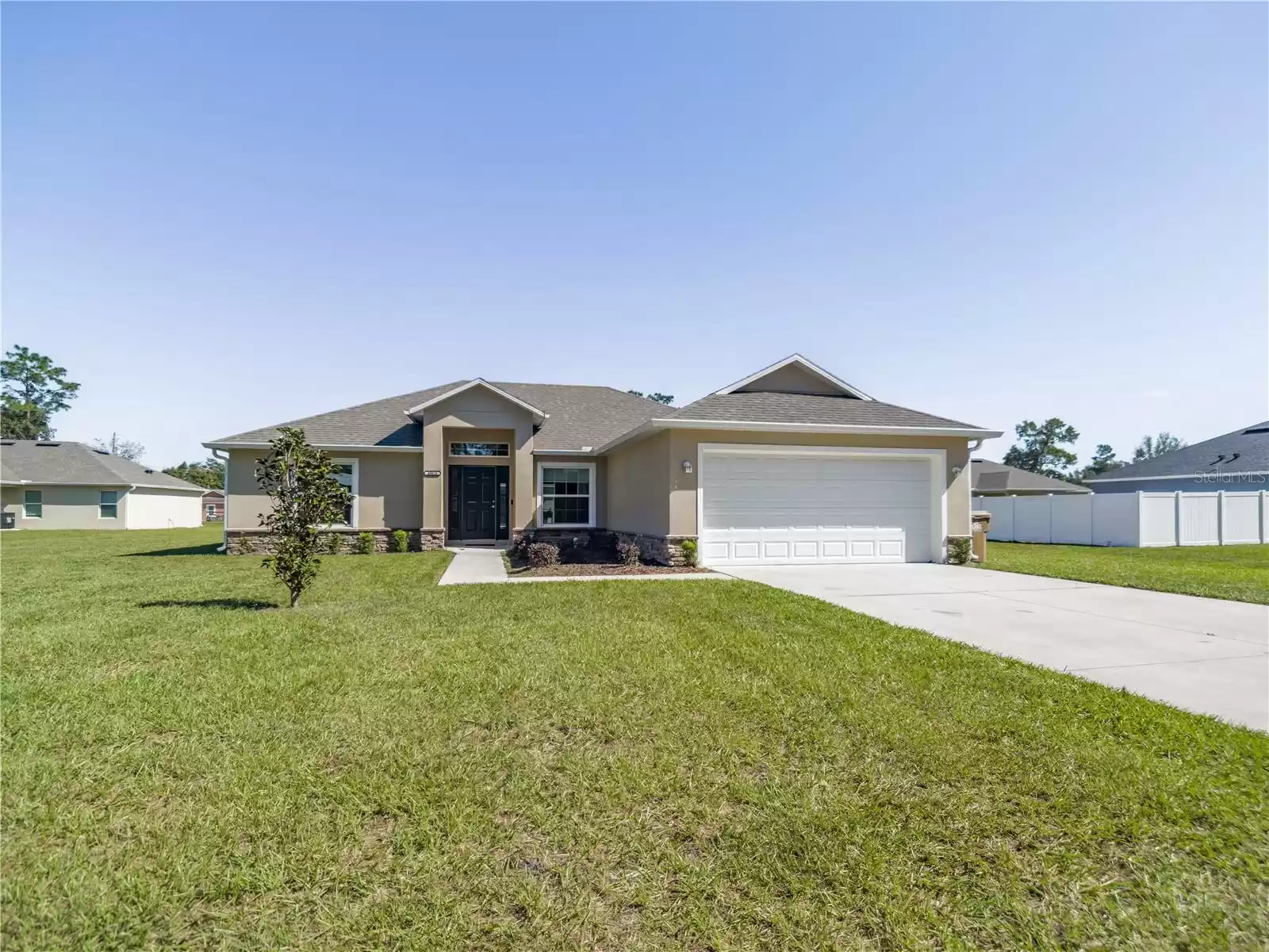 40616 FIRST AVENUE, UMATILLA, Florida 32784, 4 Bedrooms Bedrooms, ,2 BathroomsBathrooms,Residential Lease,For Rent,FIRST,MFRO6254040