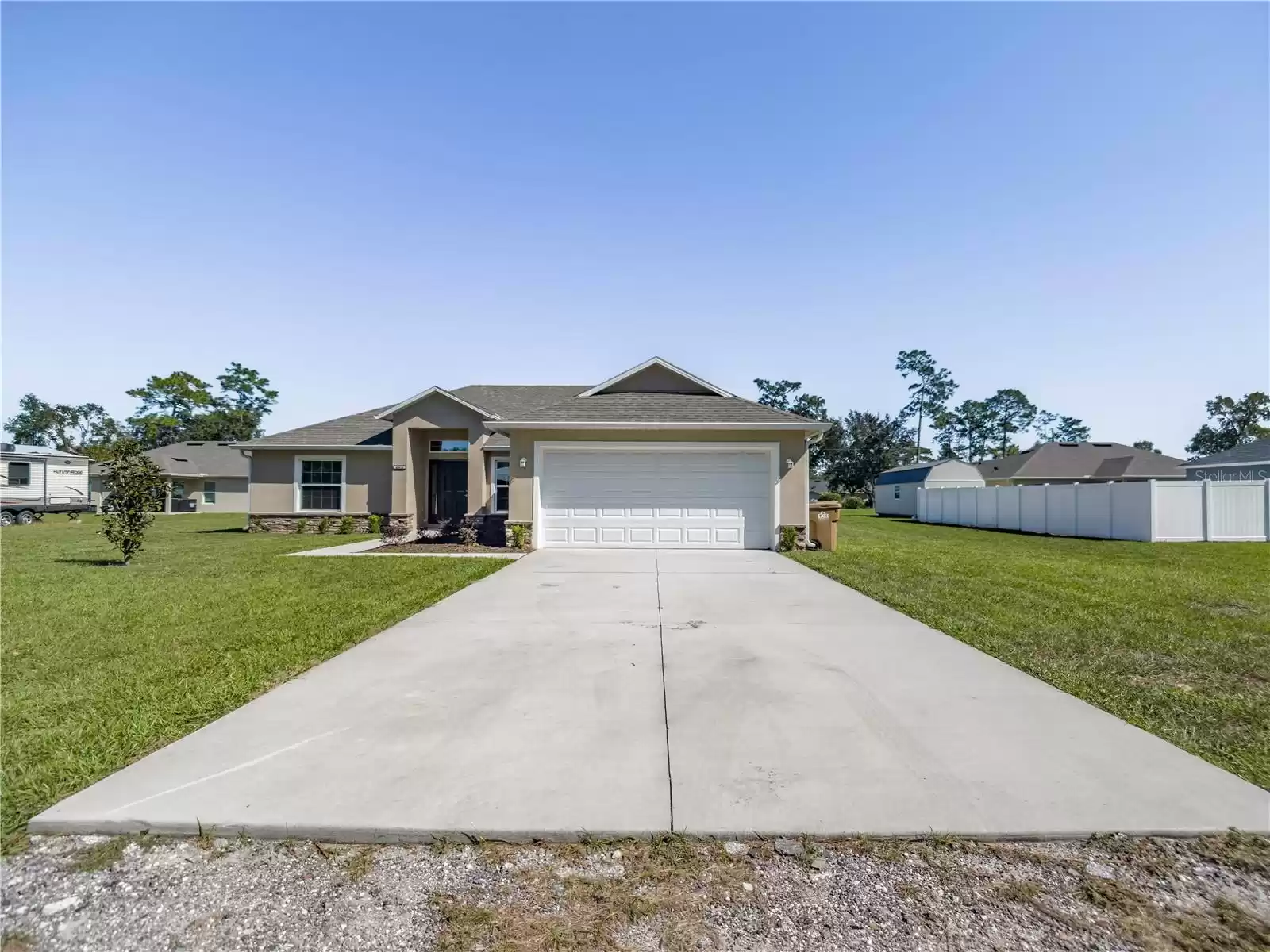 40616 FIRST AVENUE, UMATILLA, Florida 32784, 4 Bedrooms Bedrooms, ,2 BathroomsBathrooms,Residential Lease,For Rent,FIRST,MFRO6254040