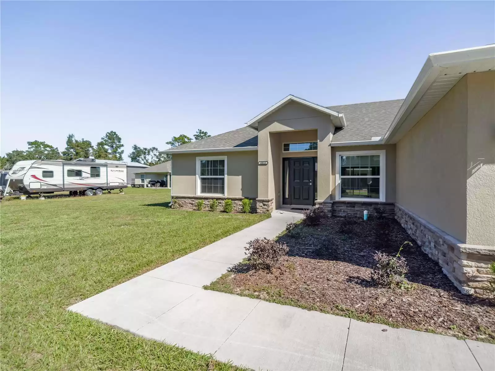 40616 FIRST AVENUE, UMATILLA, Florida 32784, 4 Bedrooms Bedrooms, ,2 BathroomsBathrooms,Residential Lease,For Rent,FIRST,MFRO6254040