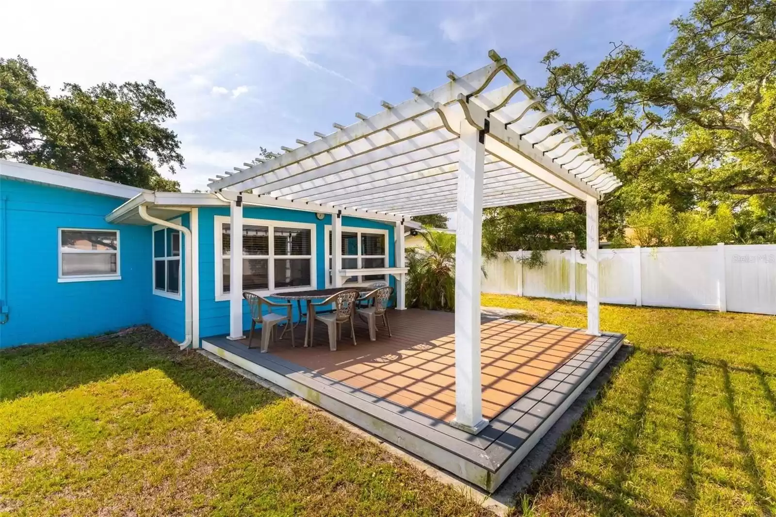 Back deck pergola