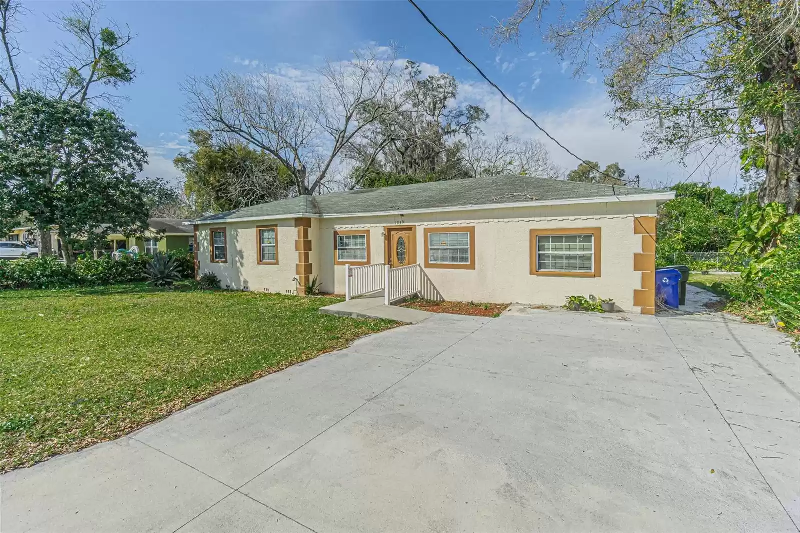 1039 12TH STREET, LAKELAND, Florida 33805, 3 Bedrooms Bedrooms, ,2 BathroomsBathrooms,Residential Lease,For Rent,12TH,MFRTB8316271