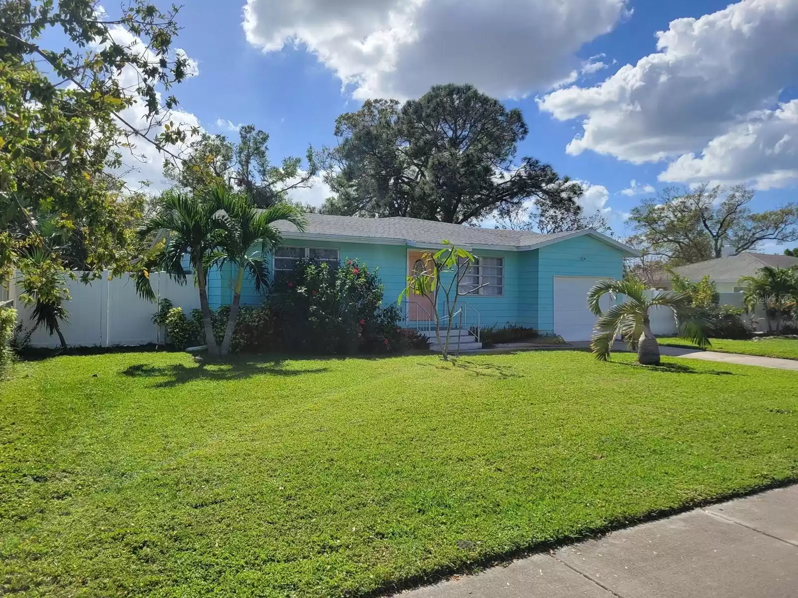 831 4TH AVENUE, LARGO, Florida 33770, 3 Bedrooms Bedrooms, ,2 BathroomsBathrooms,Residential Lease,For Rent,4TH,MFRTB8317437