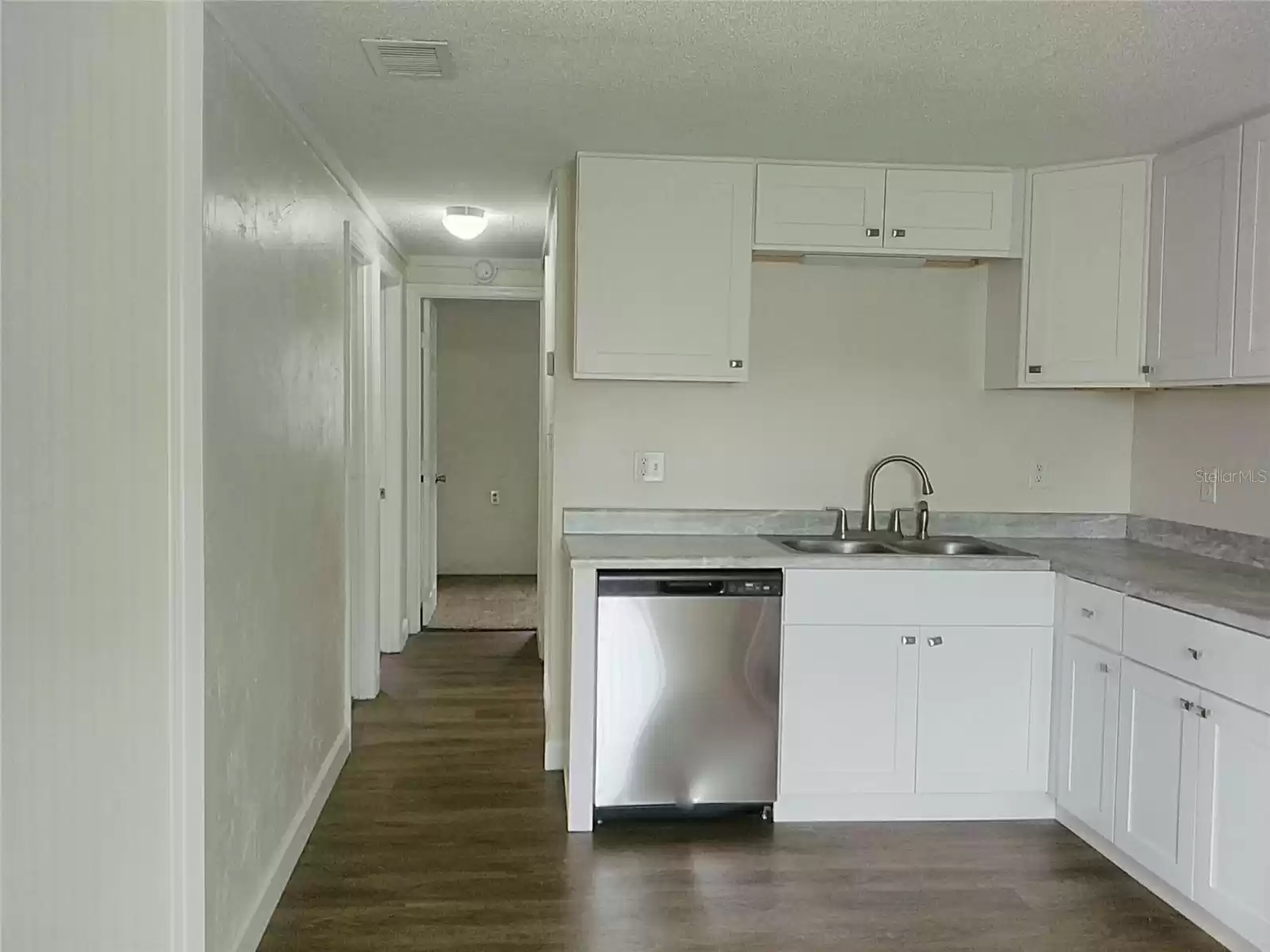 528 NEW HAMPSHIRE AVENUE, DELAND, Florida 32720, 3 Bedrooms Bedrooms, ,1 BathroomBathrooms,Residential Lease,For Rent,NEW HAMPSHIRE,MFRV4939235