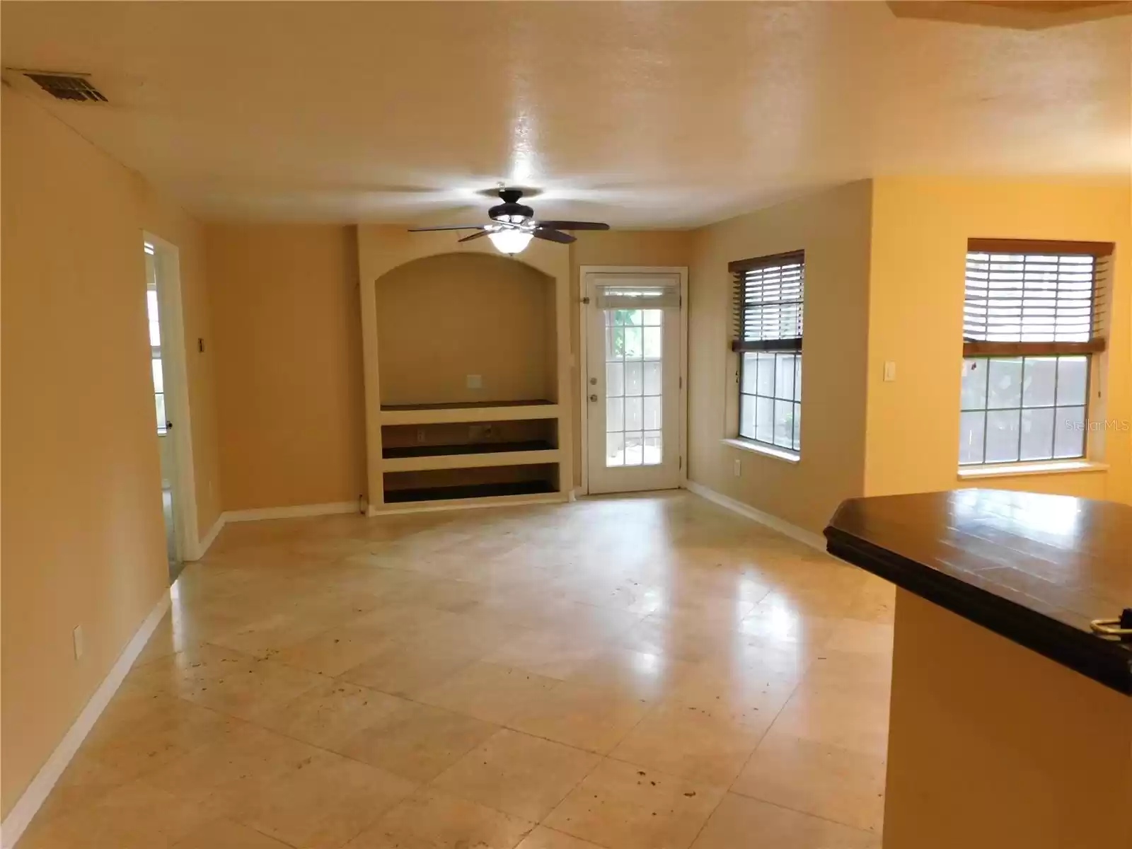 200 AFTON SQUARE, ALTAMONTE SPRINGS, Florida 32714, 2 Bedrooms Bedrooms, ,2 BathroomsBathrooms,Residential,For Sale,AFTON,MFRO6217456