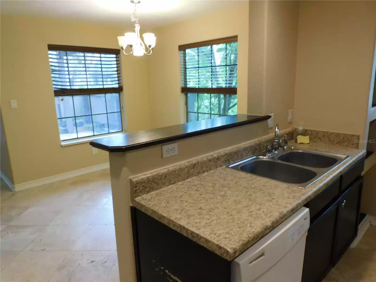 200 AFTON SQUARE, ALTAMONTE SPRINGS, Florida 32714, 2 Bedrooms Bedrooms, ,2 BathroomsBathrooms,Residential,For Sale,AFTON,MFRO6217456