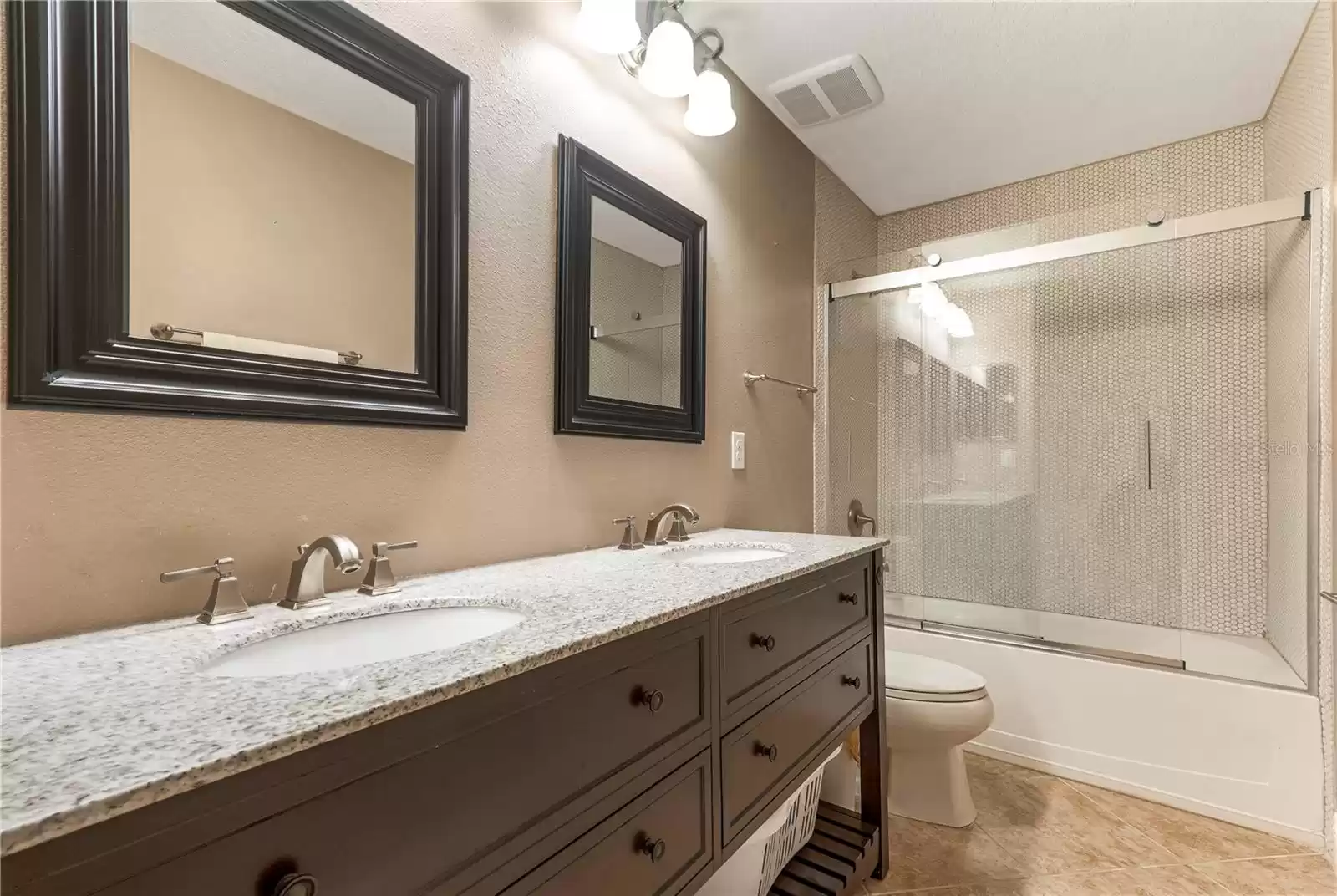 Second bath with double sink vanity, upstairs