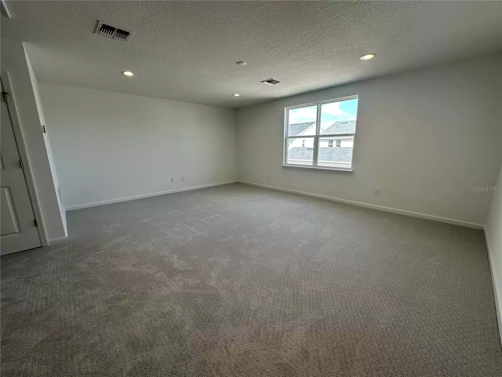 Studio and bathroom over the garage