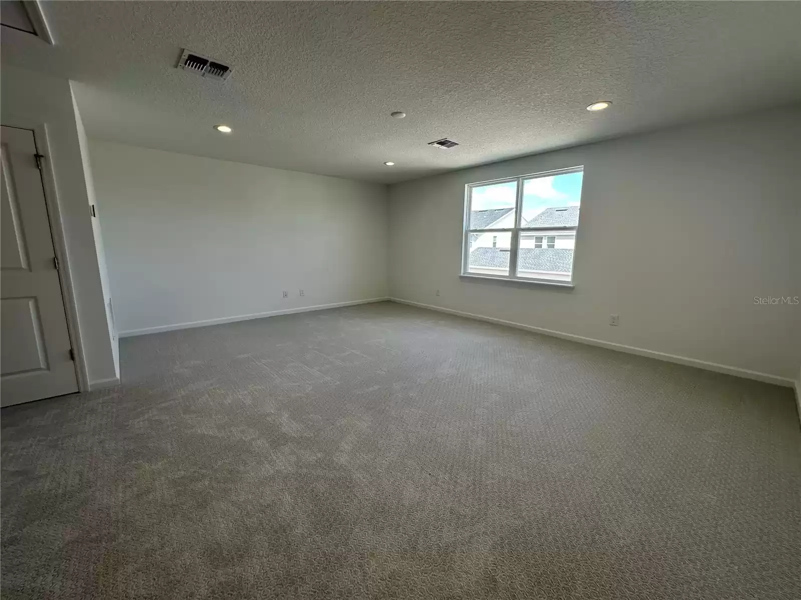 Studio and bathroom over the garage