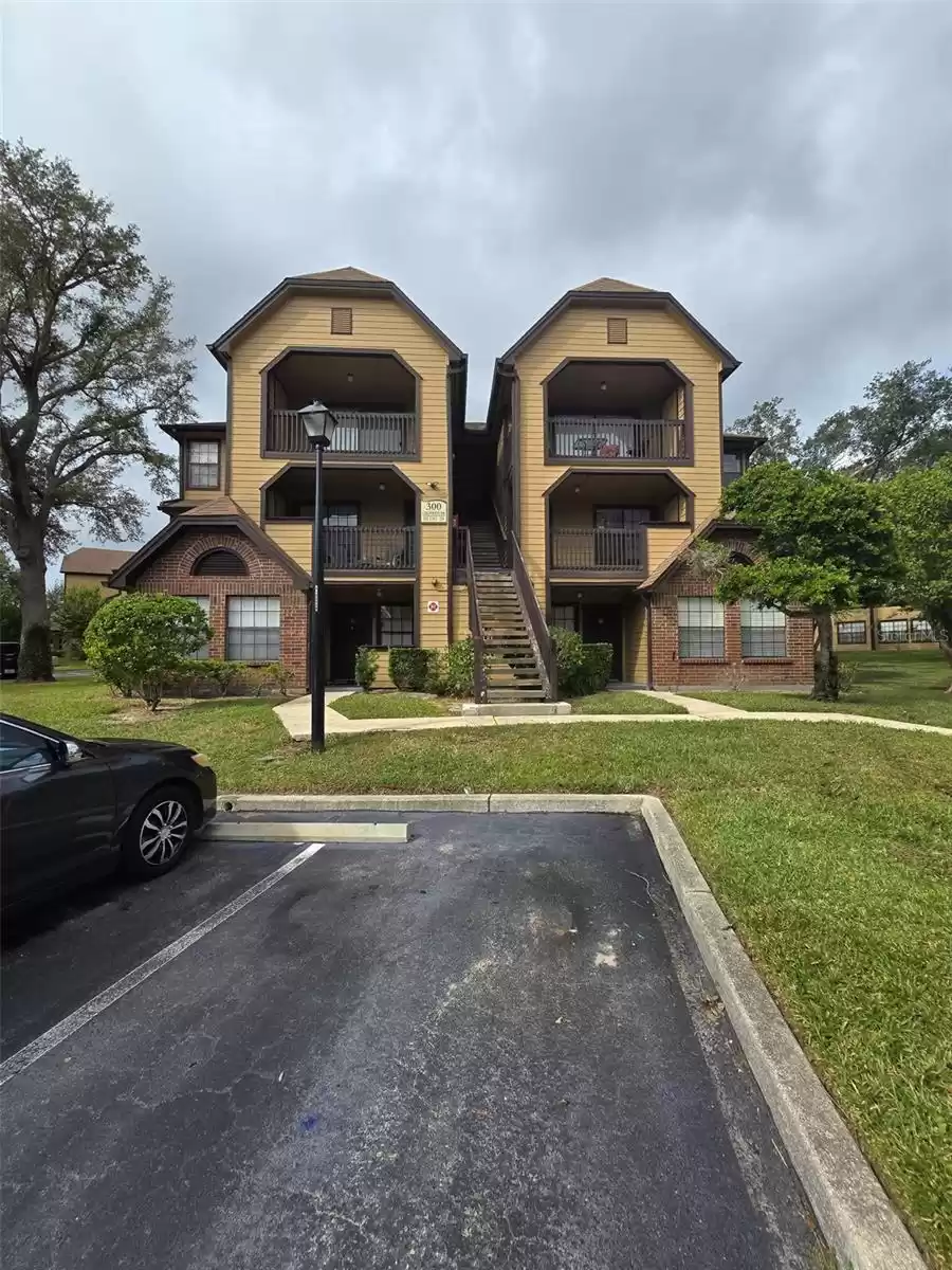 300 LAKEPOINTE DRIVE, ALTAMONTE SPRINGS, Florida 32701, 1 Bedroom Bedrooms, ,1 BathroomBathrooms,Residential Lease,For Rent,LAKEPOINTE,MFRS5115151