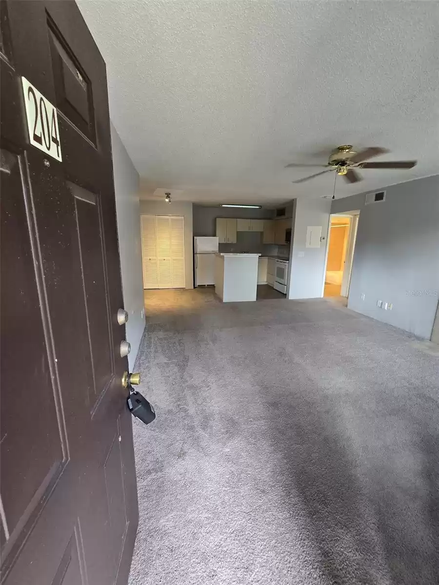 300 LAKEPOINTE DRIVE, ALTAMONTE SPRINGS, Florida 32701, 1 Bedroom Bedrooms, ,1 BathroomBathrooms,Residential Lease,For Rent,LAKEPOINTE,MFRS5115151