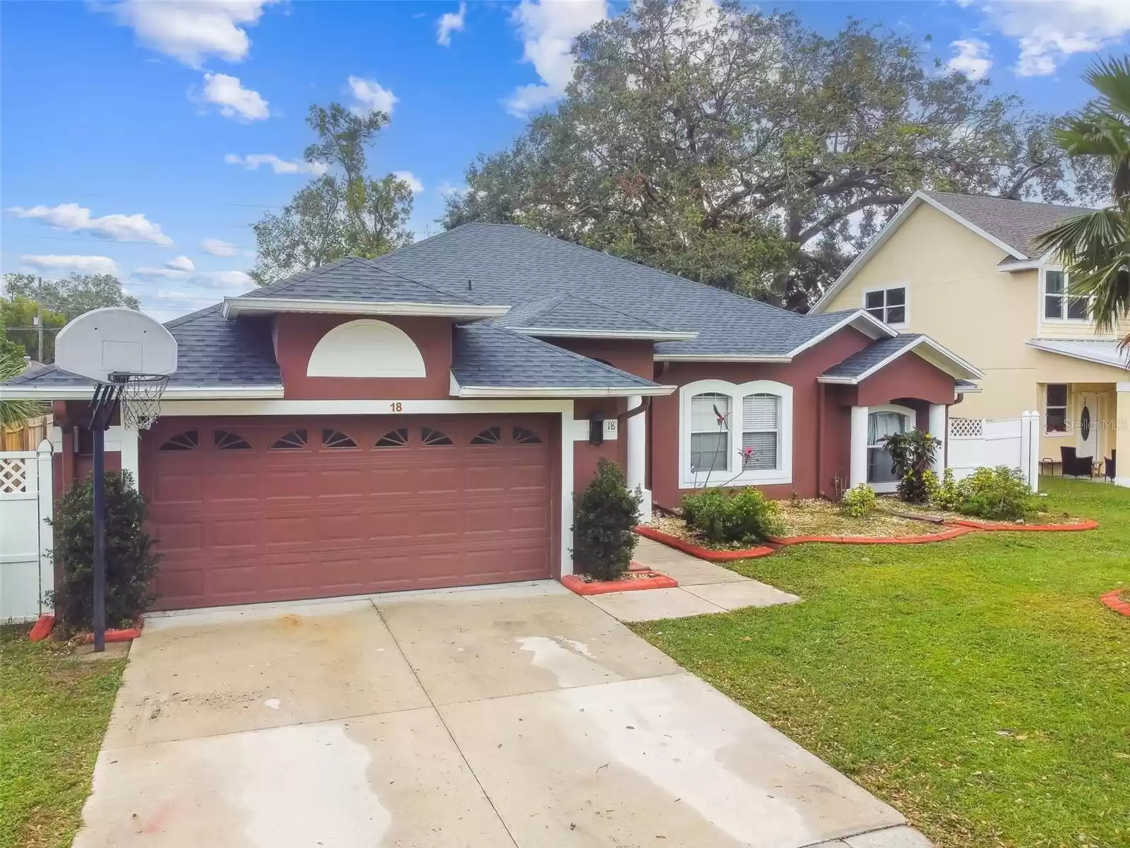 18 COOLEDGE STREET, WINTER GARDEN, Florida 34787, 4 Bedrooms Bedrooms, ,2 BathroomsBathrooms,Residential,For Sale,COOLEDGE,MFRO6255957