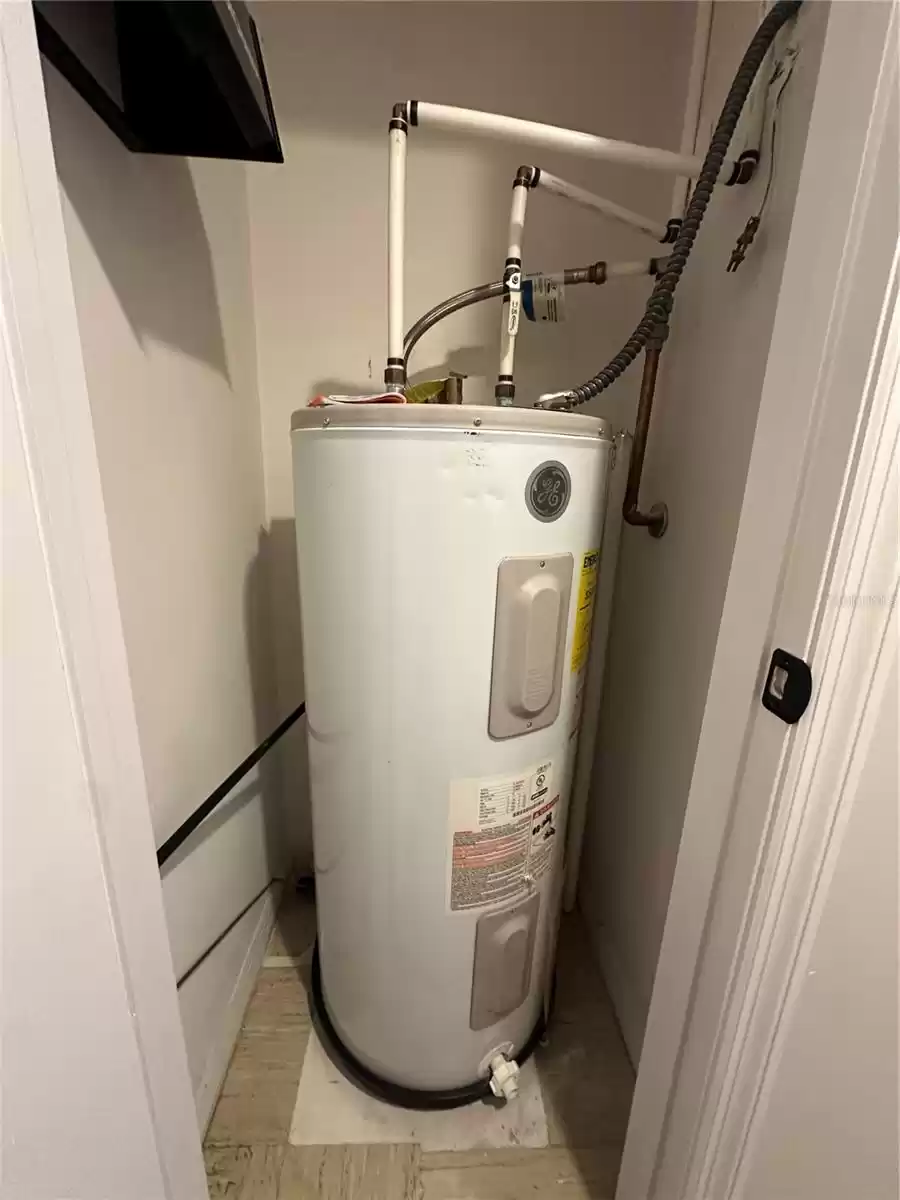 HOT WATER HEATER