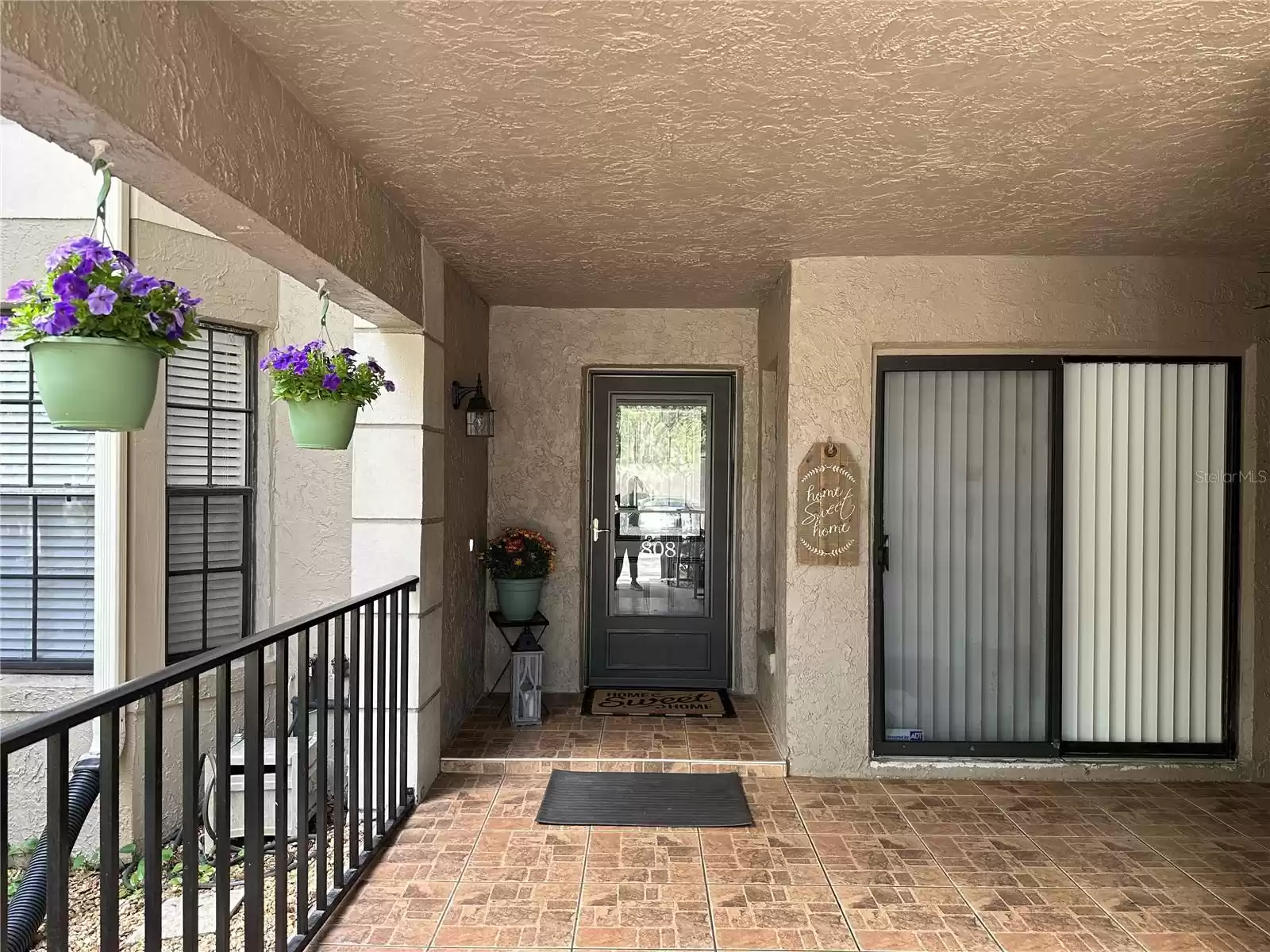 1055 KENSINGTON PARK DRIVE, ALTAMONTE SPRINGS, Florida 32714, 2 Bedrooms Bedrooms, ,2 BathroomsBathrooms,Residential,For Sale,KENSINGTON PARK,MFRO6256044