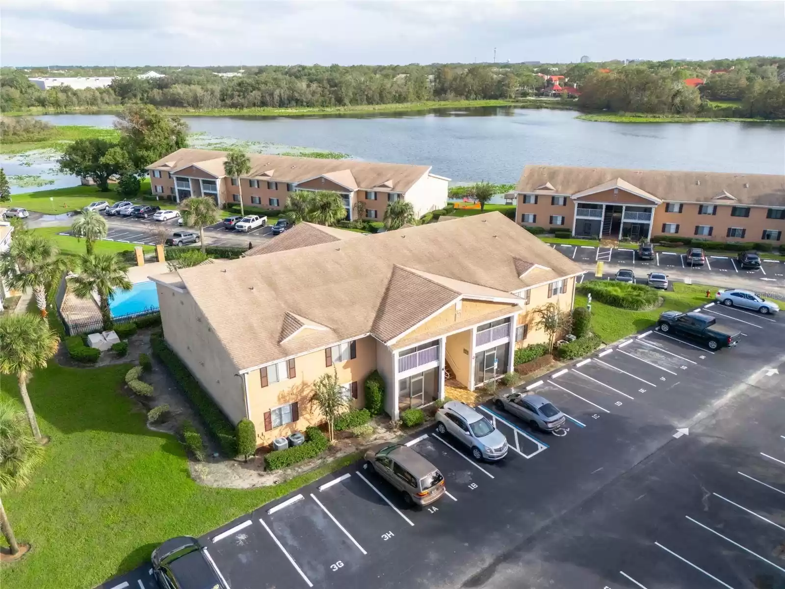 165 PEARL LAKE CAUSEWAY, ALTAMONTE SPRINGS, Florida 32714, 2 Bedrooms Bedrooms, ,2 BathroomsBathrooms,Residential,For Sale,PEARL LAKE,MFRO6255210