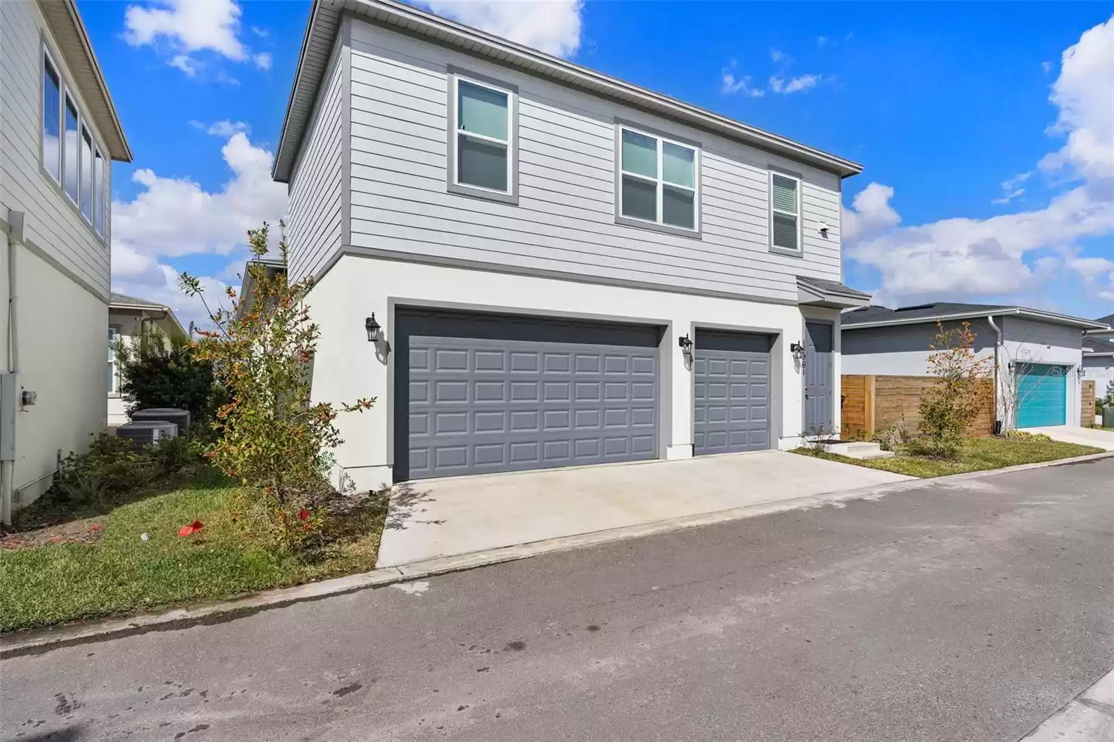 3 car garage with garage apartment