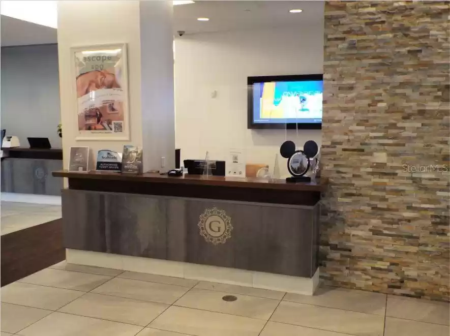 CONCIERGE DESK IN LOBBY