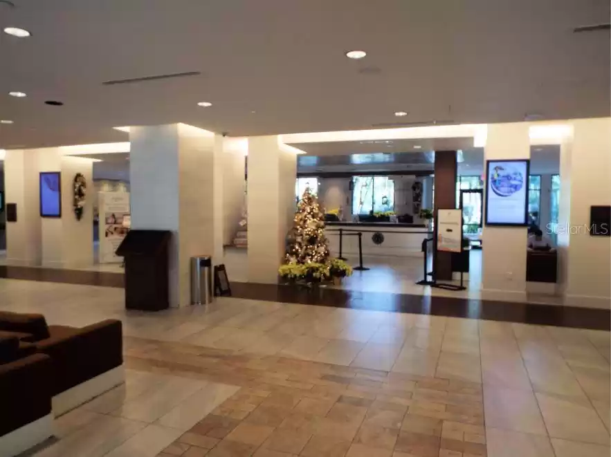 LOBBY WITH CHECK-IN DEST