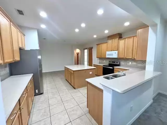 1921 CROWN HILL BOULEVARD, ORLANDO, Florida 32828, 5 Bedrooms Bedrooms, ,3 BathroomsBathrooms,Residential Lease,For Rent,CROWN HILL,0,MFRO6256309