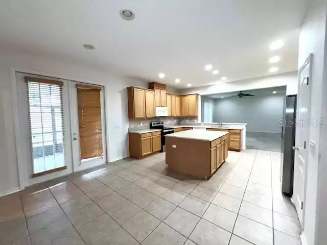 1921 CROWN HILL BOULEVARD, ORLANDO, Florida 32828, 5 Bedrooms Bedrooms, ,3 BathroomsBathrooms,Residential Lease,For Rent,CROWN HILL,0,MFRO6256309