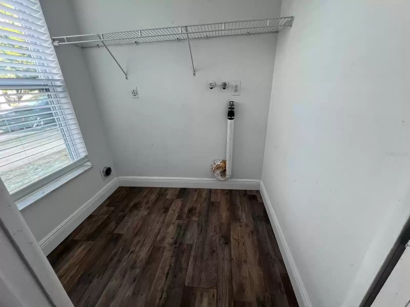 2072 LOS LOMAS DRIVE, CLEARWATER, Florida 33763, 3 Bedrooms Bedrooms, ,1 BathroomBathrooms,Residential Lease,For Rent,LOS LOMAS,0,MFRTB8320467