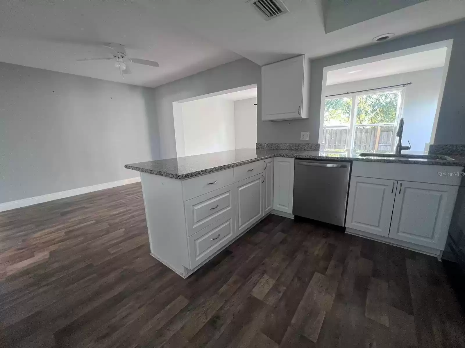 2072 LOS LOMAS DRIVE, CLEARWATER, Florida 33763, 3 Bedrooms Bedrooms, ,1 BathroomBathrooms,Residential Lease,For Rent,LOS LOMAS,0,MFRTB8320467