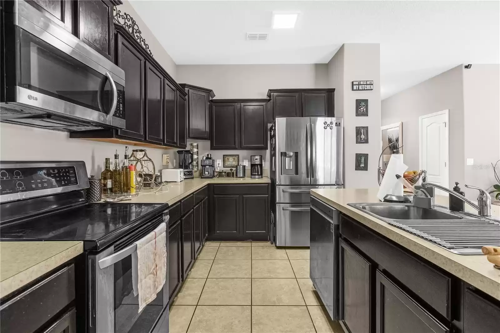 14365 QUEENSIDE STREET, ORLANDO, Florida 32824, 4 Bedrooms Bedrooms, ,3 BathroomsBathrooms,Residential Lease,For Rent,QUEENSIDE,0,MFRO6256627