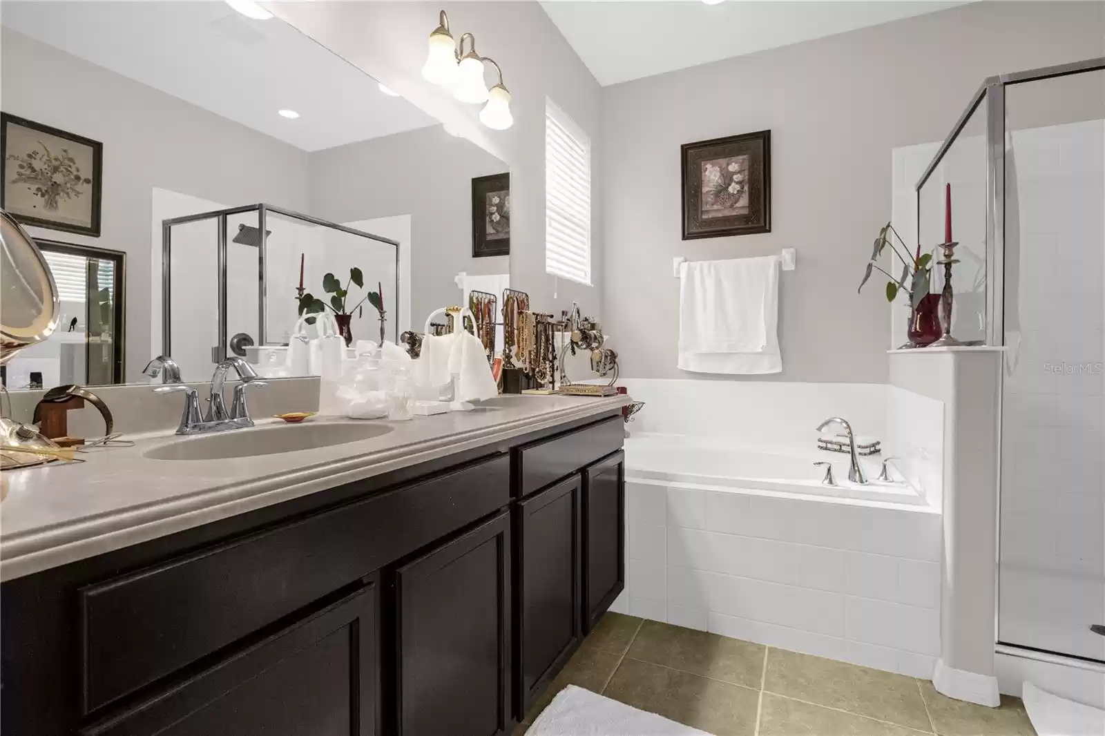 14365 QUEENSIDE STREET, ORLANDO, Florida 32824, 4 Bedrooms Bedrooms, ,3 BathroomsBathrooms,Residential Lease,For Rent,QUEENSIDE,0,MFRO6256627