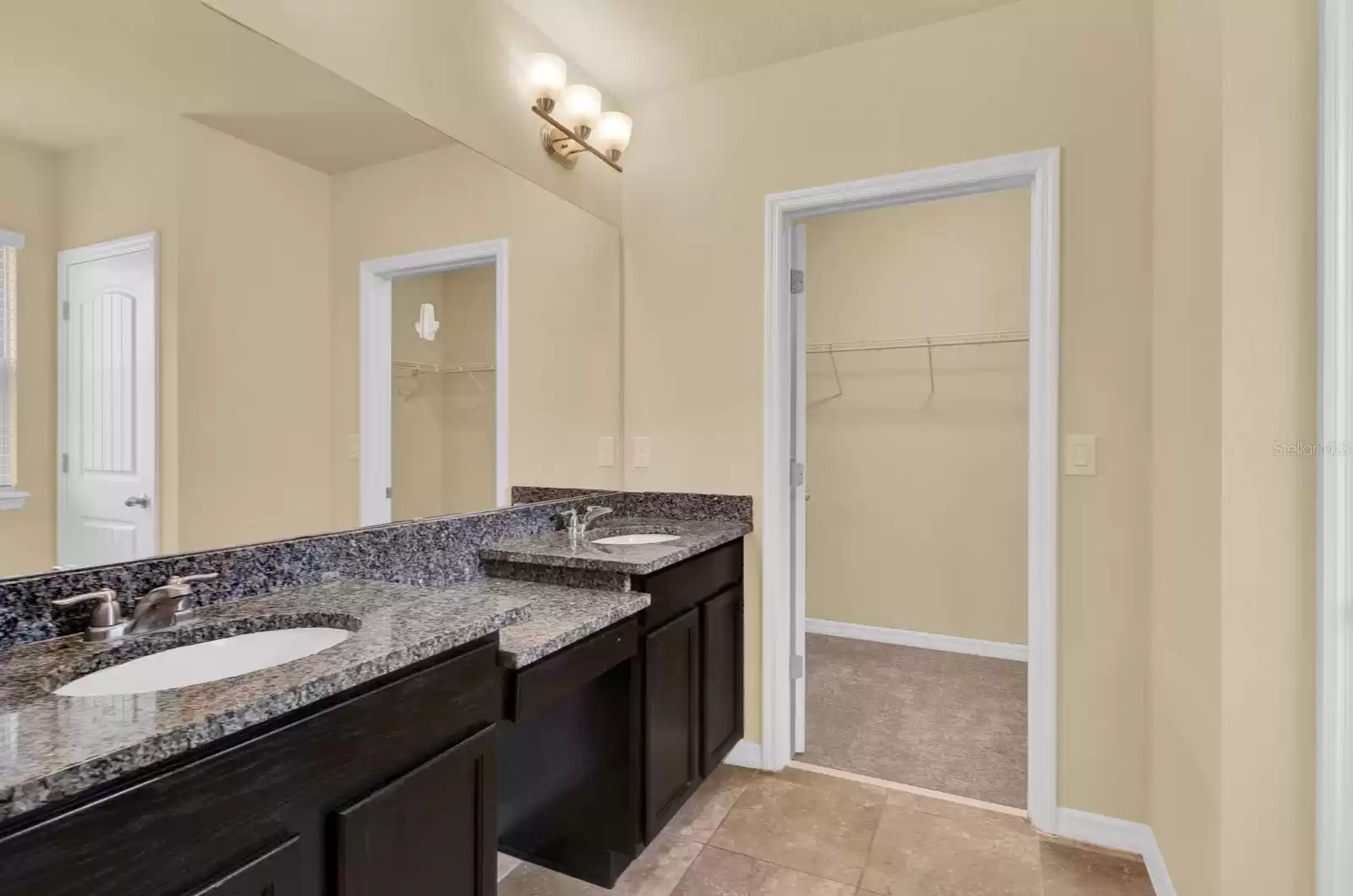 9987 TAWNY MEADOW ALLEY, WINTER GARDEN, Florida 34787, 3 Bedrooms Bedrooms, ,2 BathroomsBathrooms,Residential,For Sale,TAWNY MEADOW,MFRO6228065